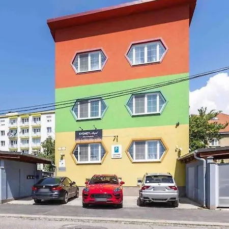 Apartmán Modern & Cozy Near Hockey & Football Arena