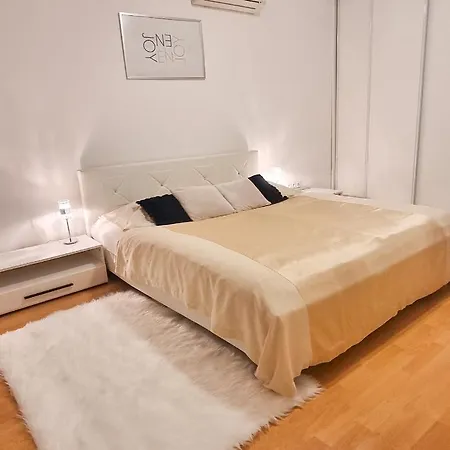 Apartment Modern & Cozy Near Hockey & Football Arena Bratislava