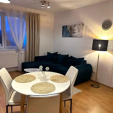 Modern & Cozy Near Hockey & Football Arena Apartmán Bratislava